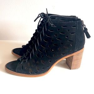 Gently used black lace-up sandals size 11